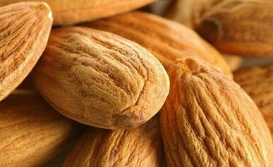 Walnut cocktails for the treatment of varicose veins
